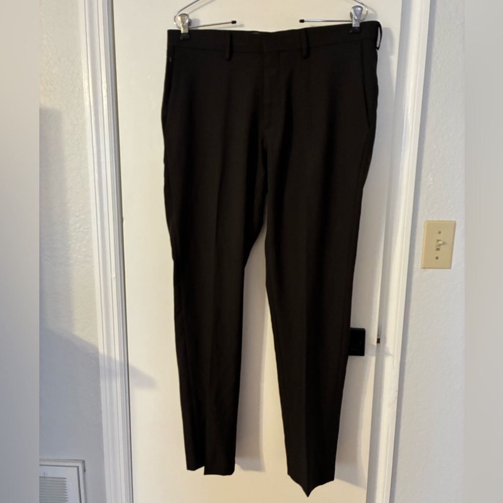 Haggar Men's Size 33/30 Slim Fit Dress Pants